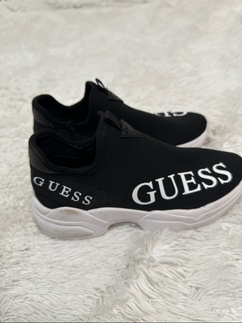 👛 Guess Slip On Sneakers - Picture 2 of 6
